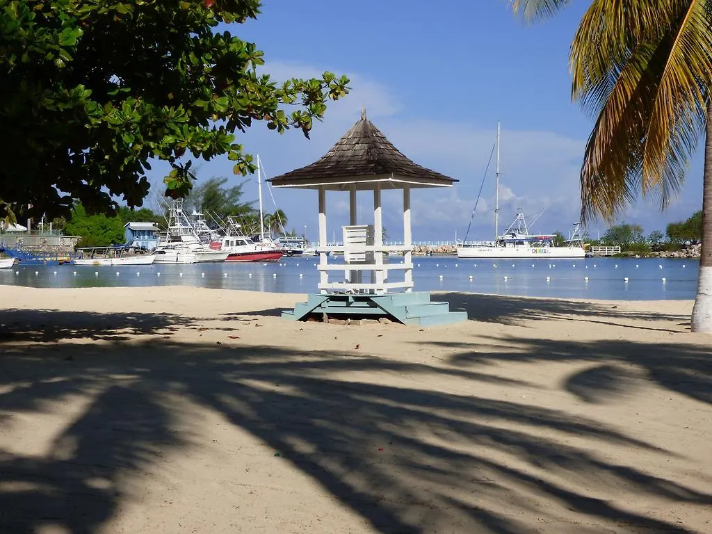 Beach Studio 10 Ocho Rios 5*,