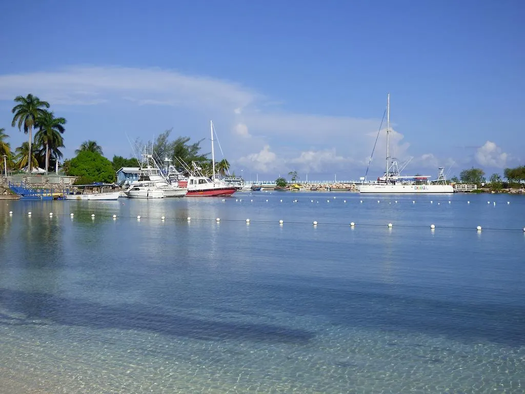 Beach Studio 10 Ocho Rios